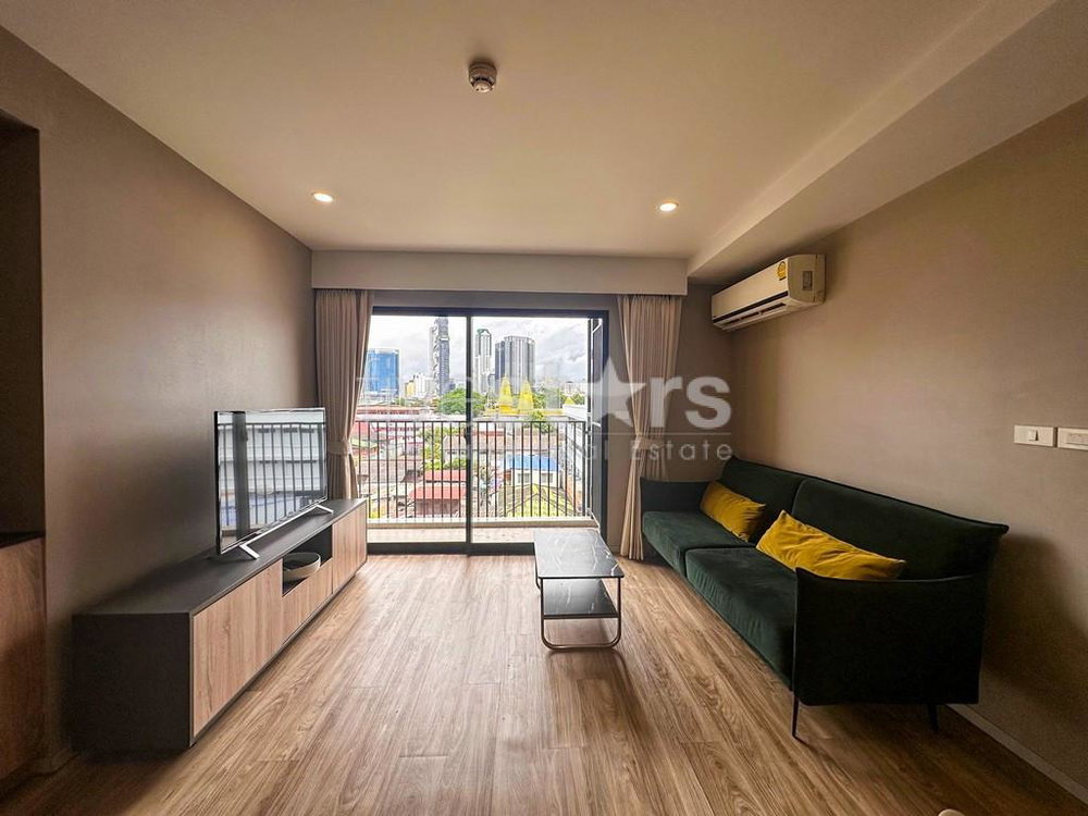 2-bedroom modern condo for sale close to BTS Surasak 964535907
