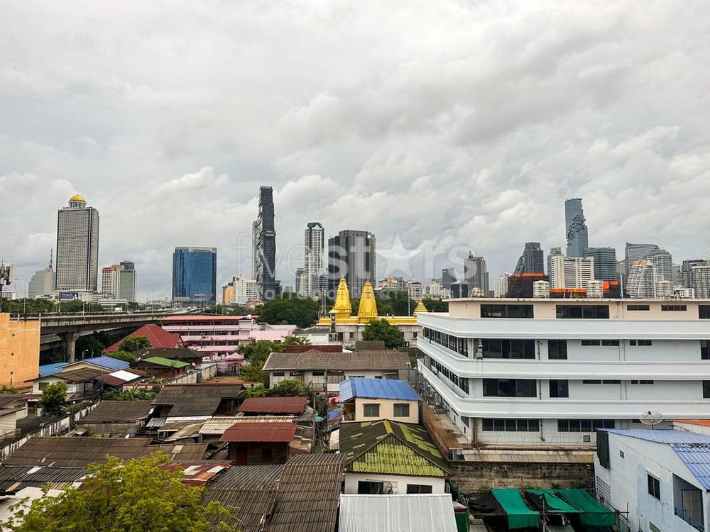 2-bedroom modern condo for sale close to BTS Surasak 964535907