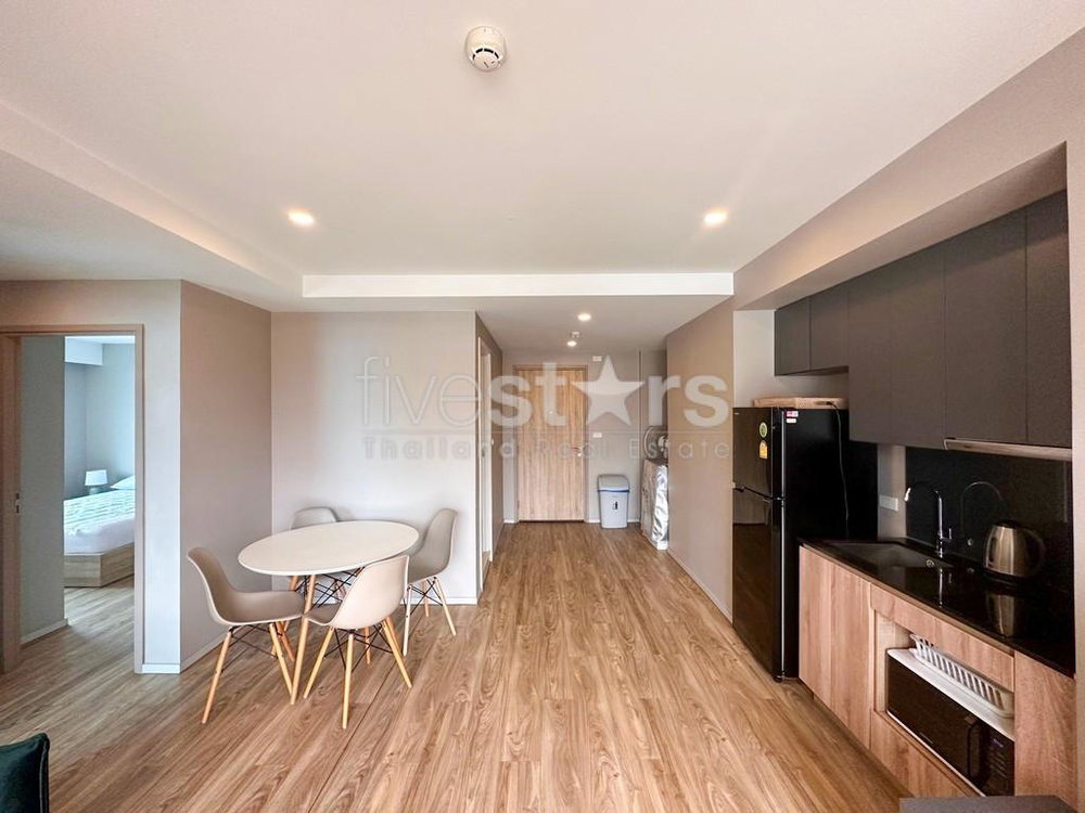 2-bedroom modern condo for sale close to BTS Surasak 964535907