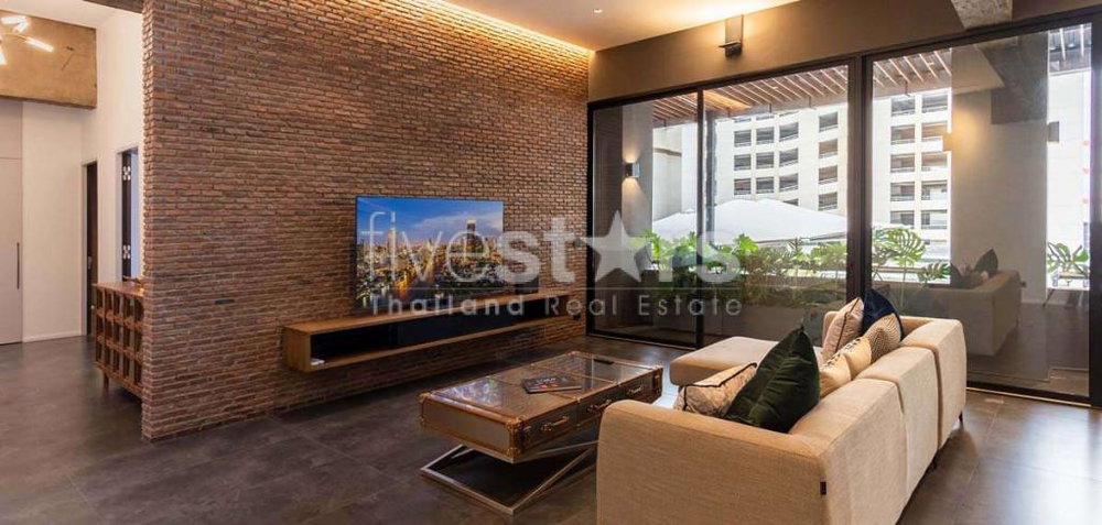 High-end spacious condominium for sale in prime Phromphong area 3665450284
