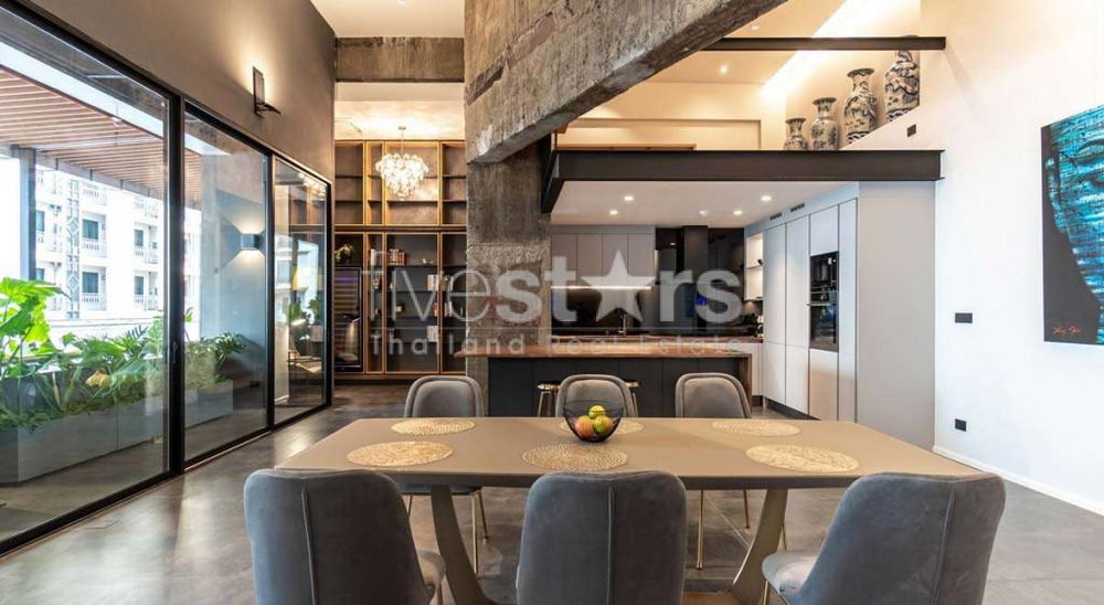 High-end spacious condominium for sale in prime Phromphong area 3665450284