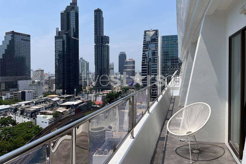 Modern condominium for sale close to BTS Chong Nonsi 156235772