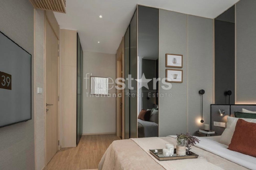 2-bedroom high-end condo for sale close to BTS Phromphong 3277939821