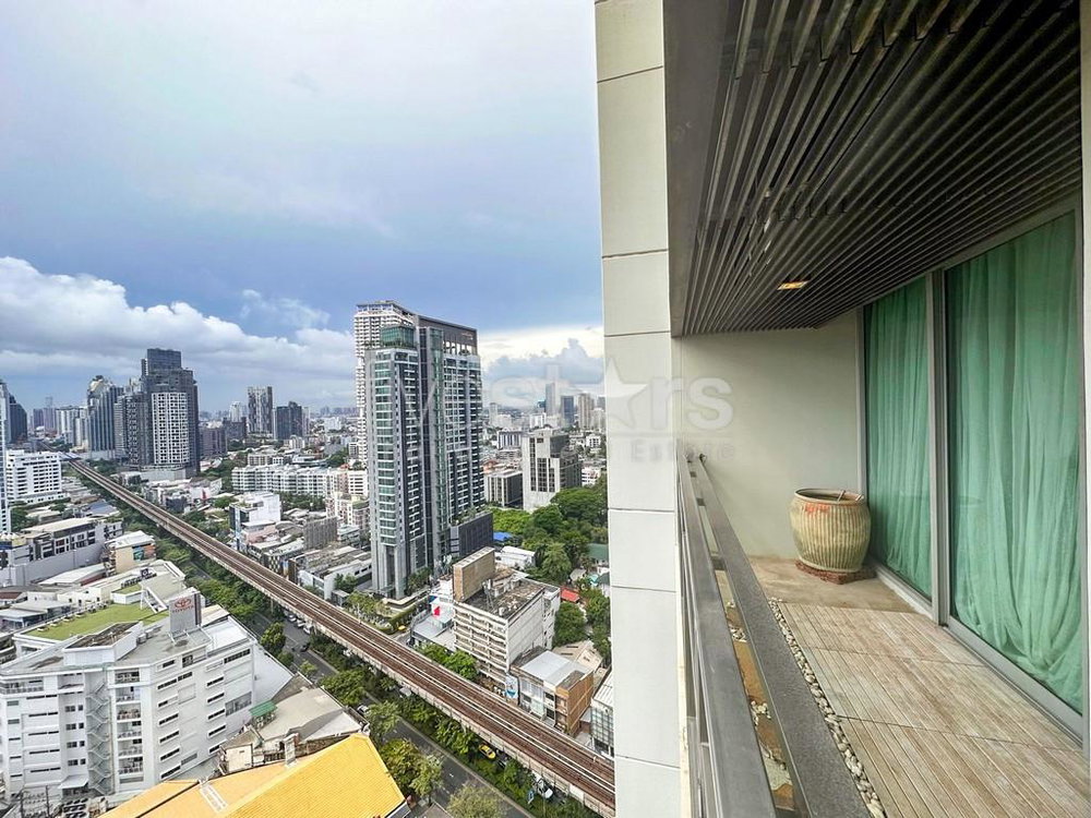 2-bedroom spacious condo for sale only 200m from BTS Phromphong 3289161844