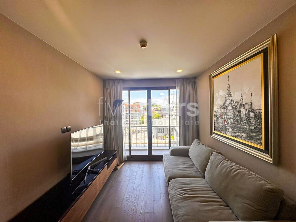 2-bedroom modern condo for sale in Siam area 1754525775