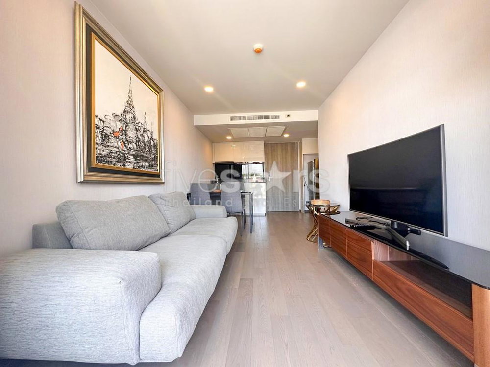 2-bedroom modern condo for sale in Siam area 1754525775