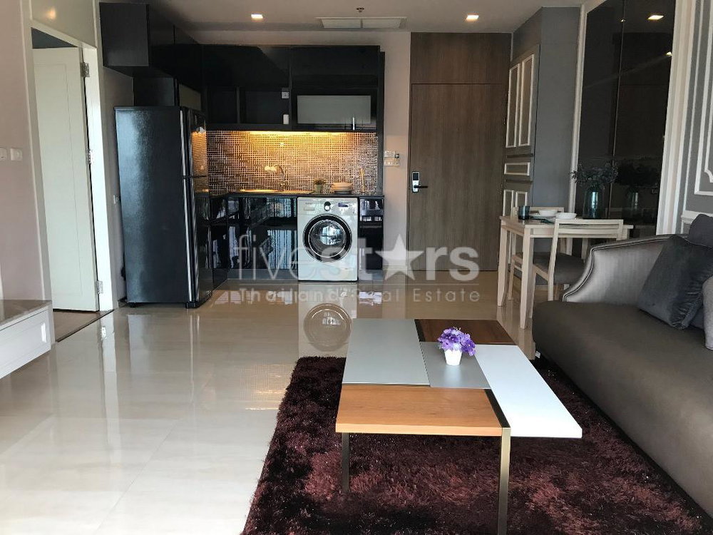 1-bedroom condo for sale close to BTS Ekamai 1098646330