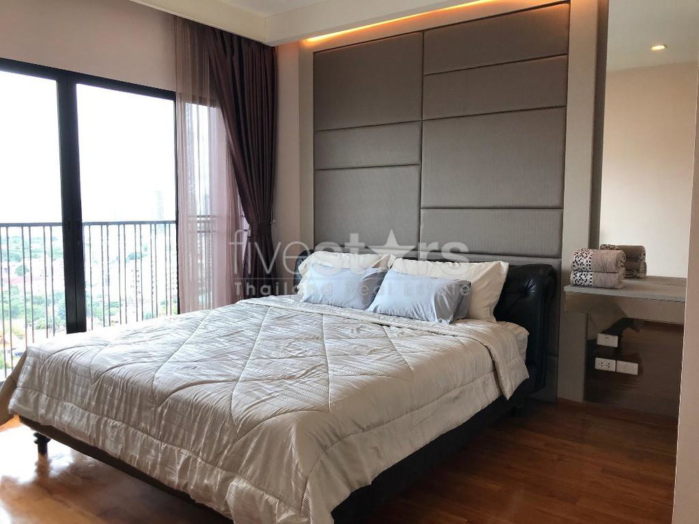 1-bedroom condo for sale close to BTS Ekamai 1098646330