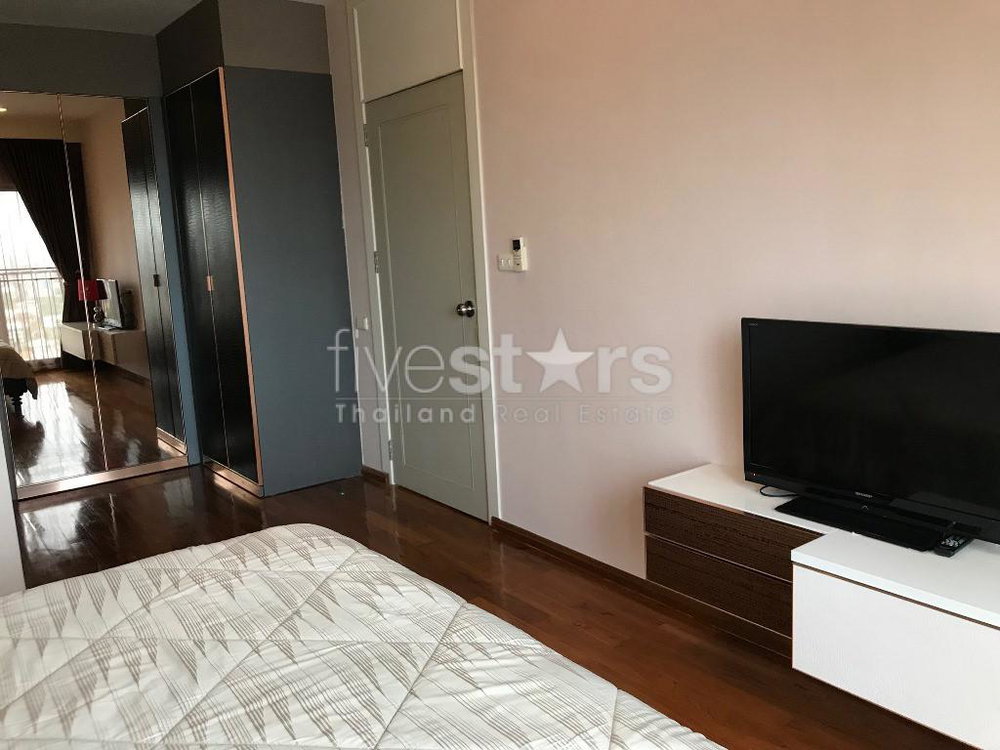 1-bedroom condo for sale close to BTS Ekamai 1098646330