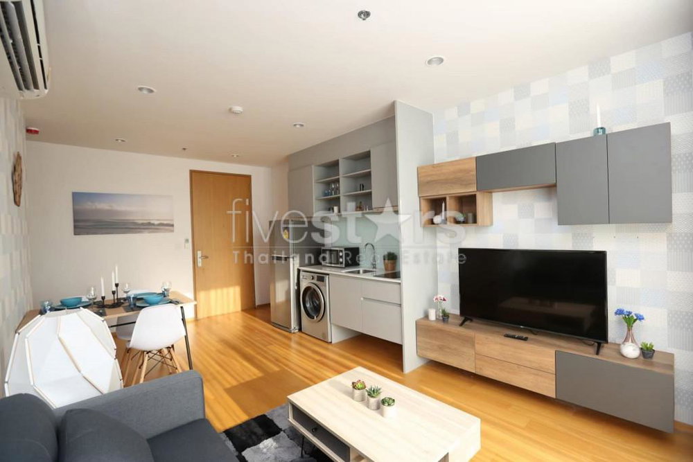 2-bedroom modern condo for sale in Silom 3790485758