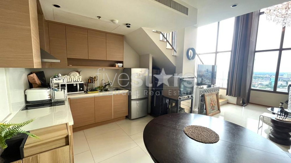 Stunning 1-Bedroom Duplex for Sale Near BTS Phrom Phong 1471462755