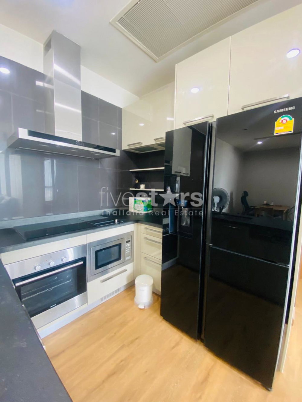 Large 3-Bedroom condo for Sale on Thonglo 2781400024