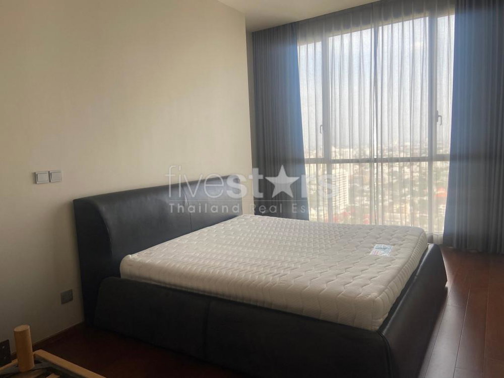 Large 3-Bedroom condo for Sale on Thonglo 2781400024