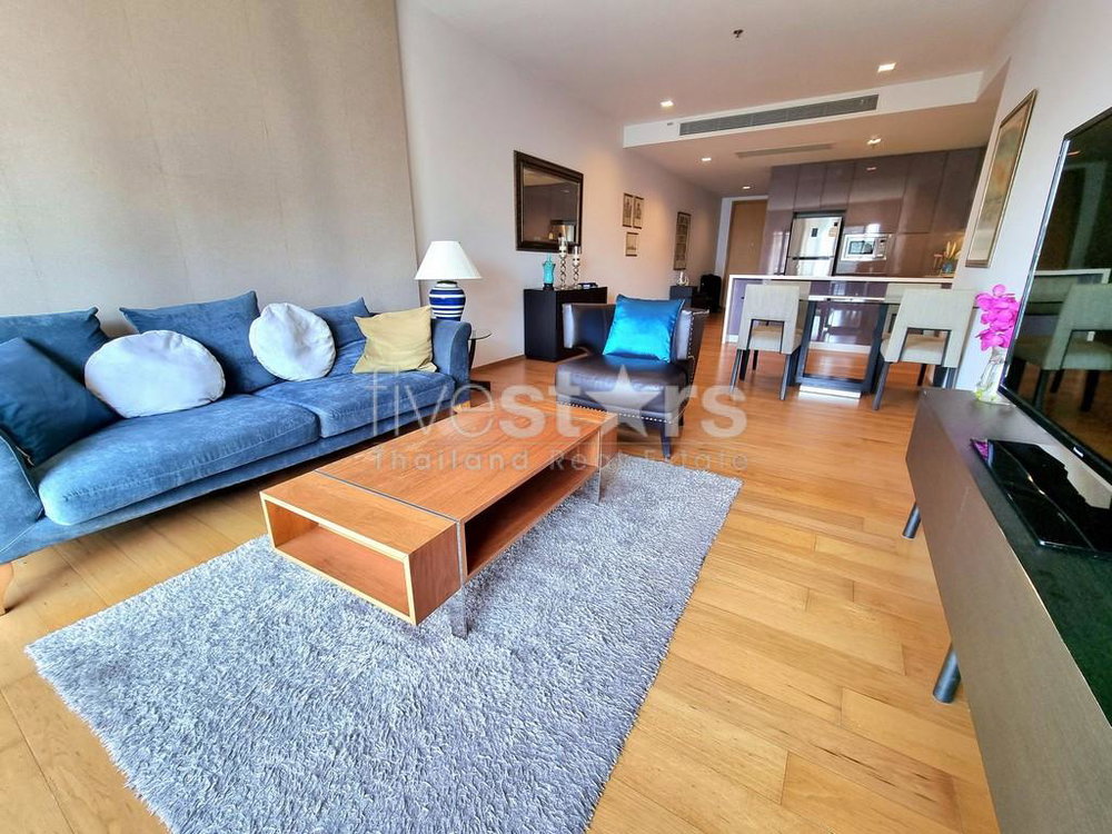 2-bedroom high end condo for sale close to BTS Nana 1520937409