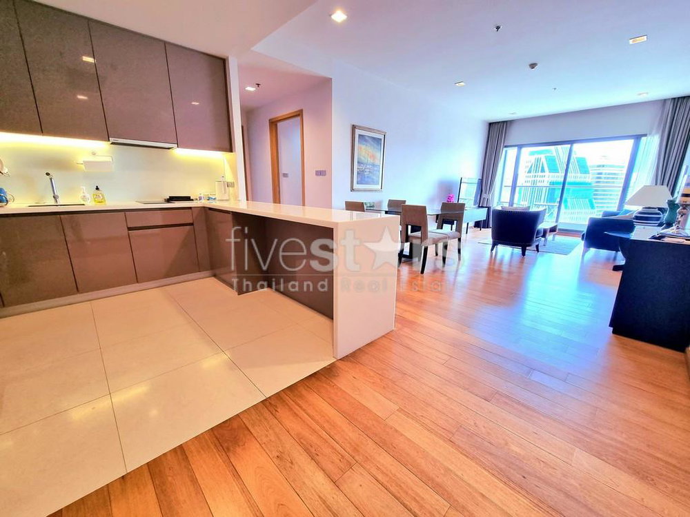2-bedroom high end condo for sale close to BTS Nana 1520937409