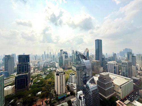 2-bedroom high-end condo for sale 400m from BTS Chidlom 2405869329