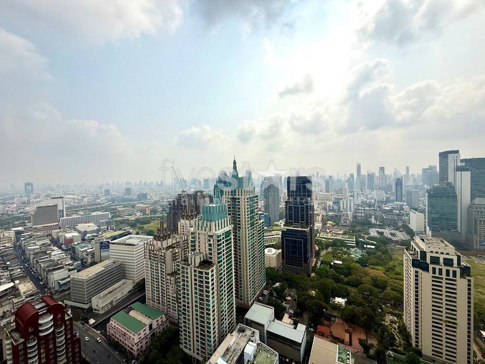 2-bedroom high-end condo for sale 400m from BTS Chidlom 2405869329