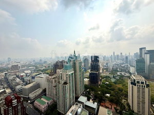 2-bedroom high-end condo for sale 400m from BTS Chidlom 2405869329