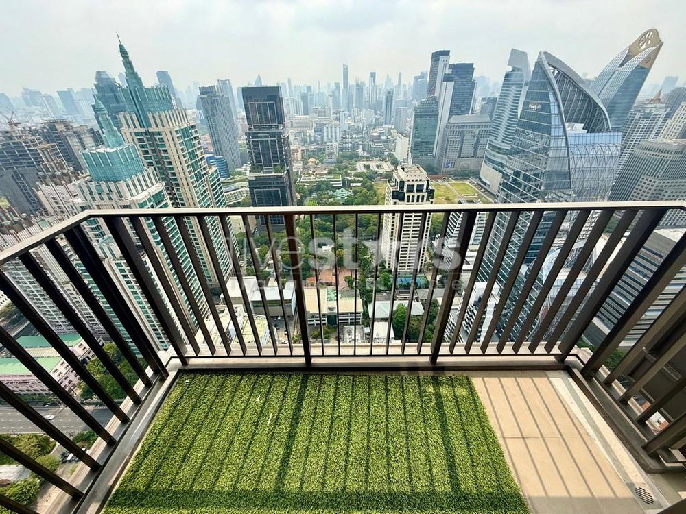 2-bedroom high-end condo for sale 400m from BTS Chidlom 2405869329