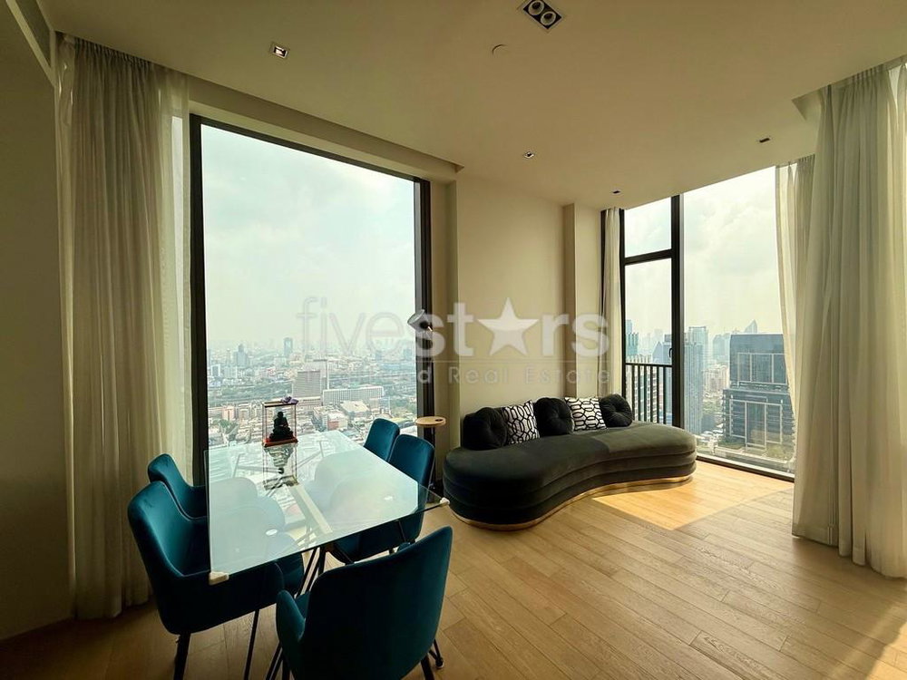 2-bedroom high-end condo for sale 400m from BTS Chidlom 2405869329