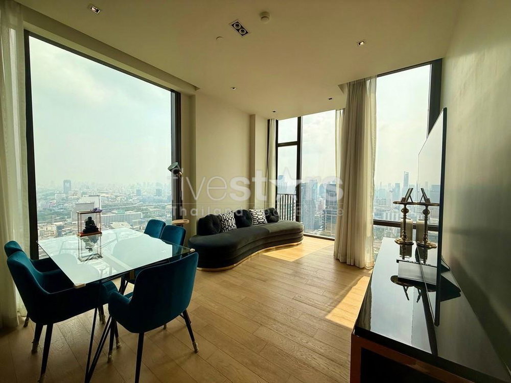 2-bedroom high-end condo for sale 400m from BTS Chidlom 2405869329