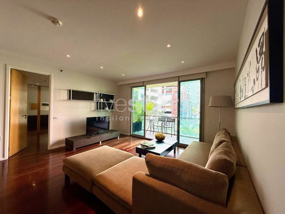 2-bedroom spacious condo for sale close to BTS Saladaeng 3447870530