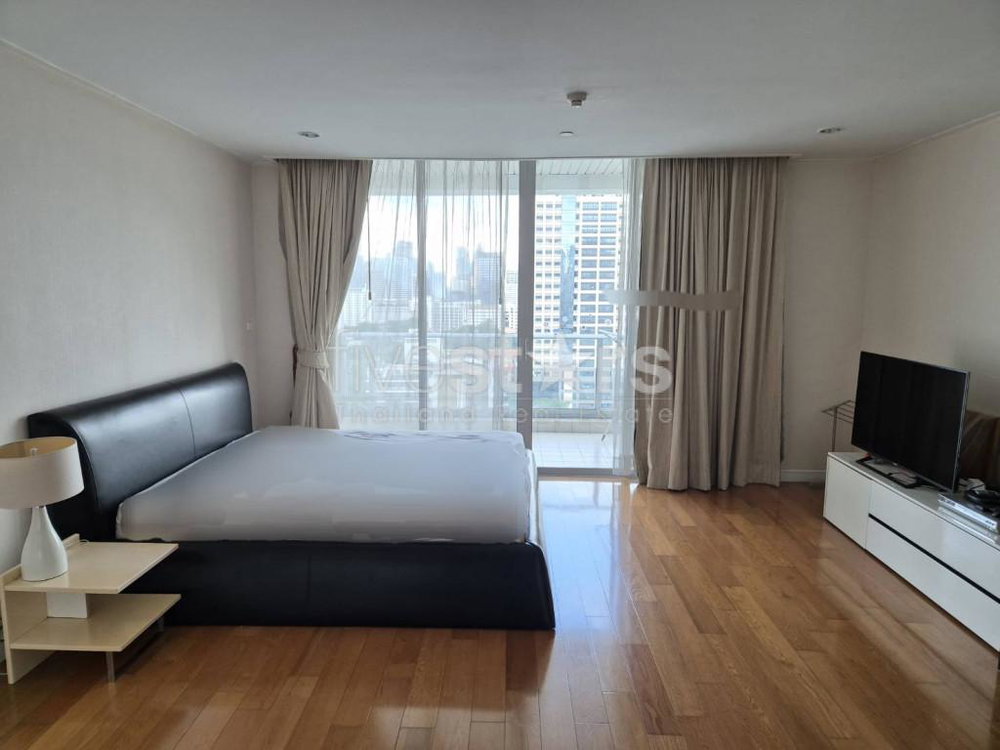 4-bedroom condo for sale close to MRT Samyan 2116418139