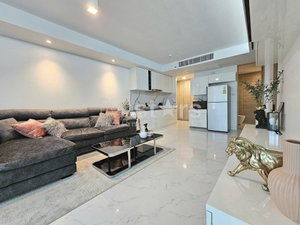 Luxury 2-bedroom condo for sale in the heart of Phrom Phong. 2011550168