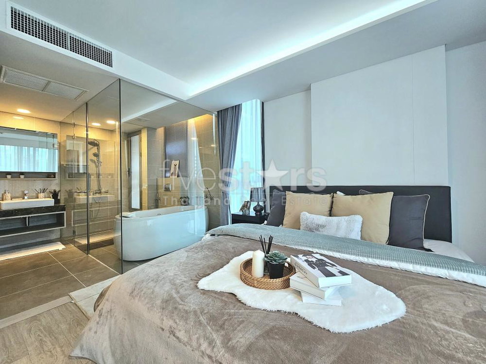 Luxury 2-bedroom condo for sale in the heart of Phrom Phong. 2011550168