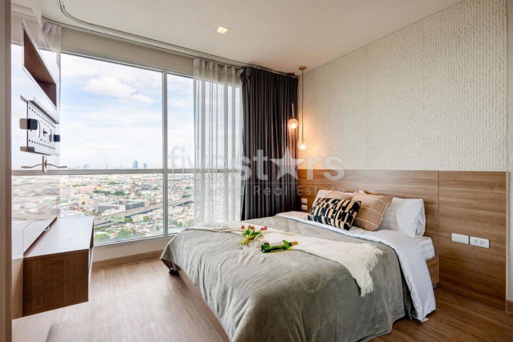 3-Bedroom condo for Sale close to Saphan Taksin BTS 1995612472