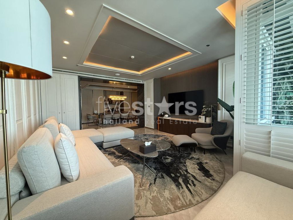 Large modern luxury condominium for rent on Ploenchit 2677001979