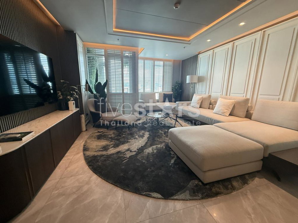 Large modern luxury condominium for rent on Ploenchit 2677001979