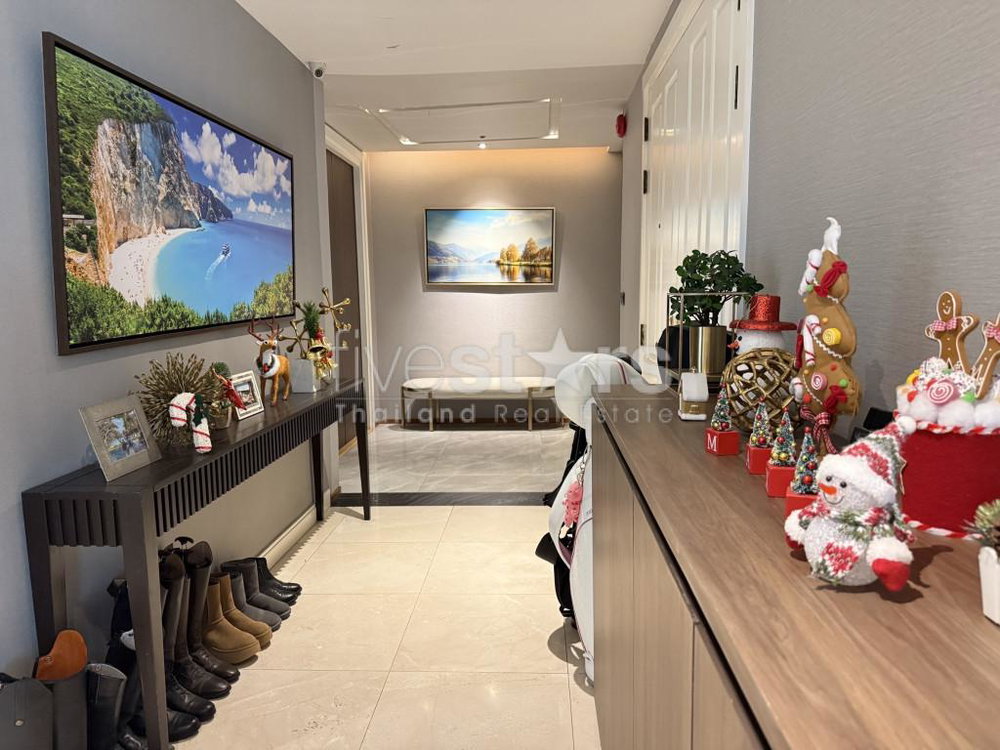 Large modern luxury condominium for rent on Ploenchit 2677001979