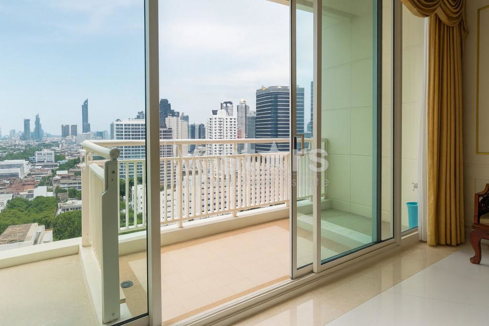 2-bedroom condo for sale near BTS Chong Nonsi 1550956064