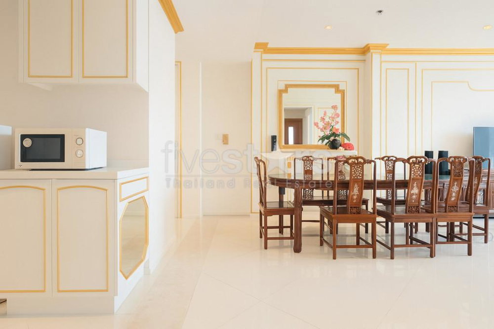 2-bedroom condo for sale near BTS Chong Nonsi 1550956064