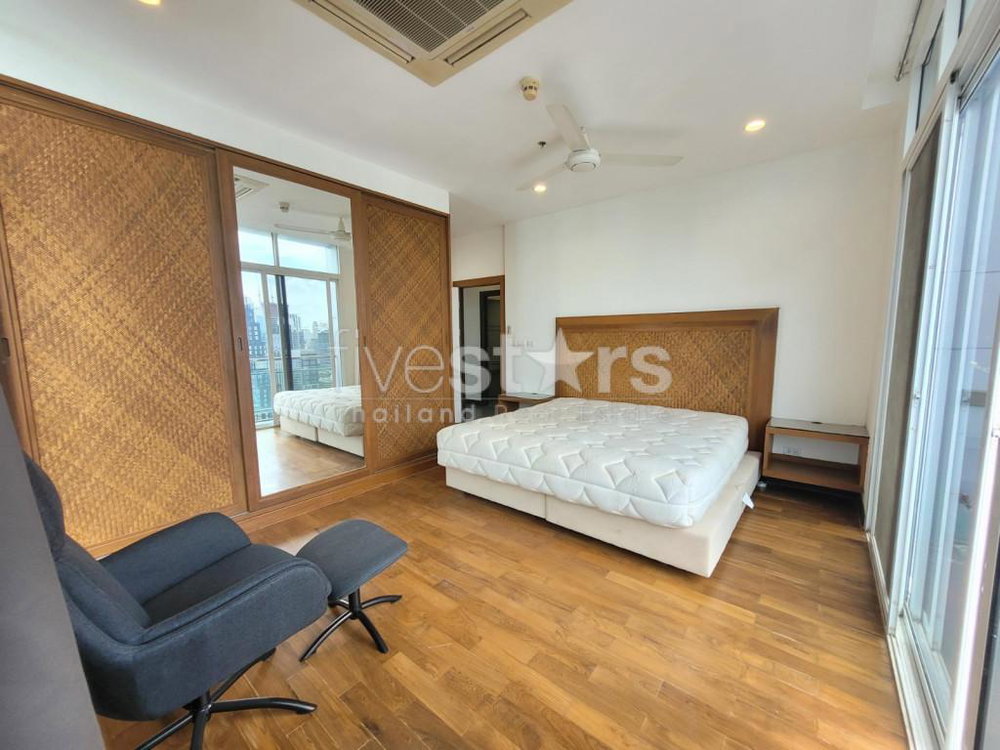 4-bedrooms high floor near BTS Asoke to Nana for rent 1792568568