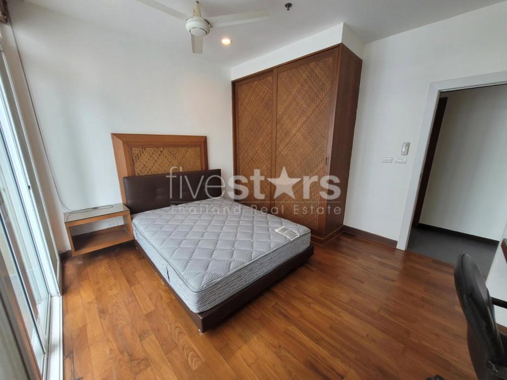 4-bedrooms high floor near BTS Asoke to Nana for rent 1792568568