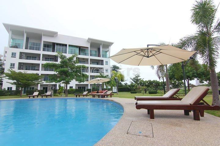 ideally located within fews minutes to the beach and the center town 940031270