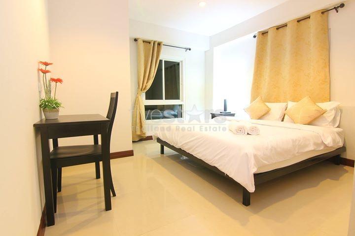 ideally located within fews minutes to the beach and the center town 940031270