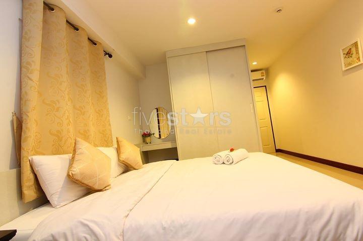 ideally located within fews minutes to the beach and the center town 940031270