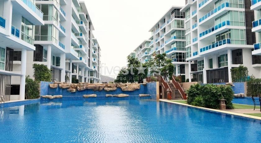 Beautiful residence located just in front of the beach 4199107536