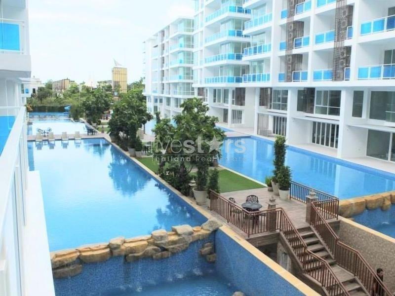 Beautiful residence located just in front of the beach 4199107536