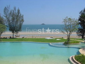 Nice 1-bedroom apartment in a great beach front building 2195528799