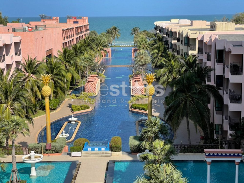 Stunning 3 Bed Condo with Sea and Pool View in town 555122837