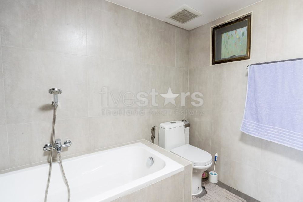 Spacious 3-Bedroom Ground Floor Condo with Golf Course View – Palm Hills 3409305709
