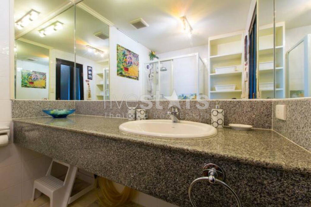 Large 1 Bed Condo with Sea Views to the North of town 3759715246