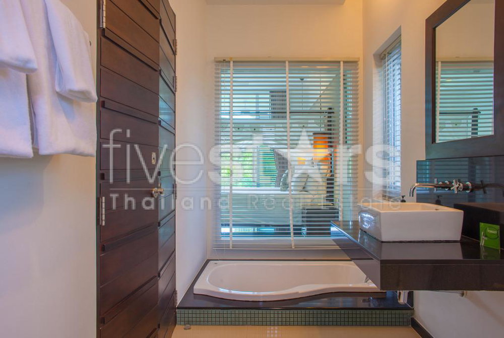 Stunning duplex with private pool 3260851879