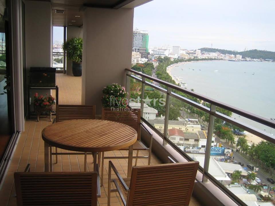 Spectacular luxury 3-bedroom overlooking Pattaya Bay 107722914