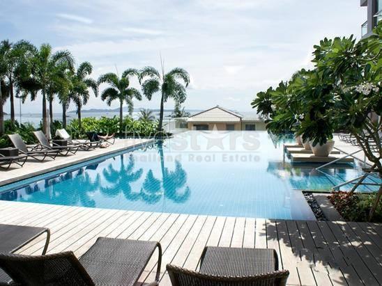 Spectacular luxury 3-bedroom overlooking Pattaya Bay 107722914