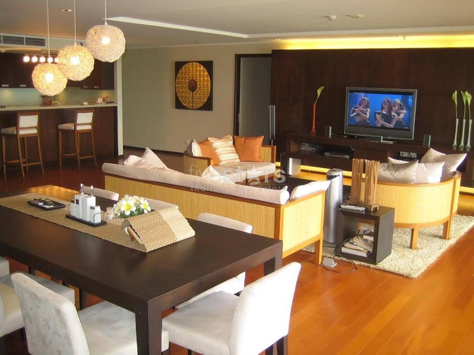 Spectacular luxury 3-bedroom overlooking Pattaya Bay 107722914